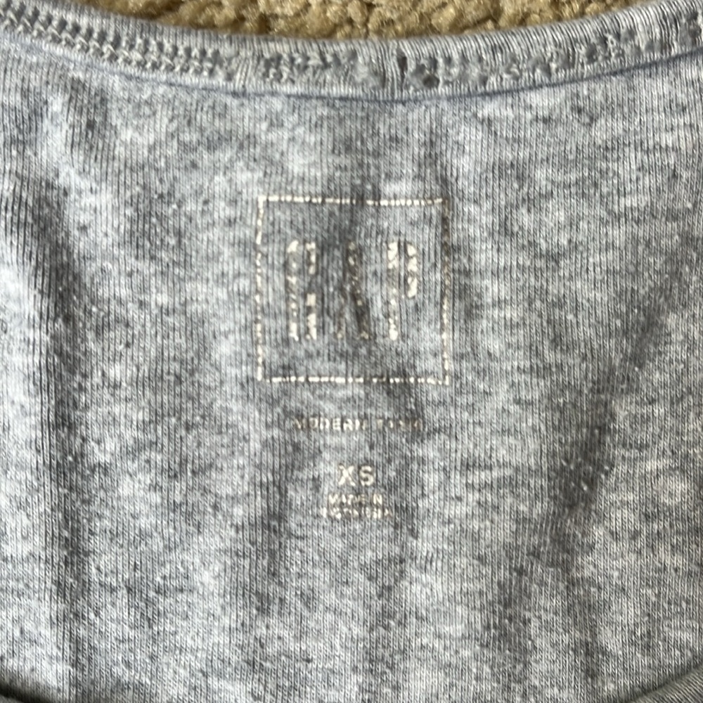 GAP Tank Top - Picture 2 of 3